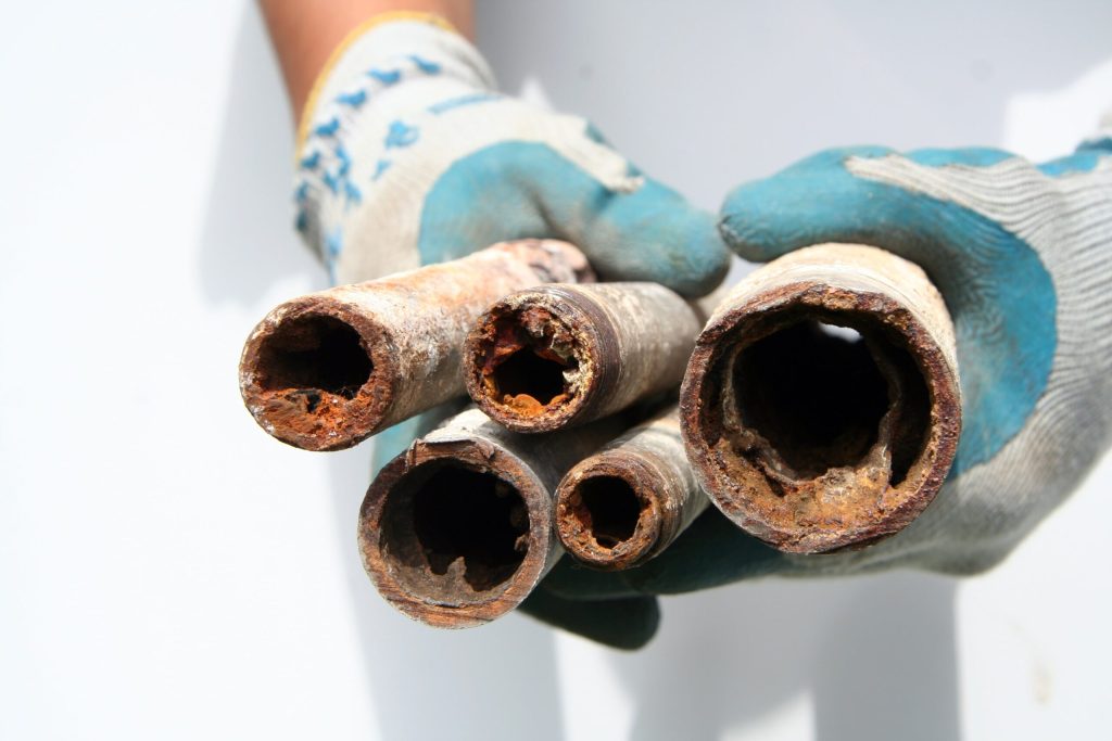 Hydro jetting clogged pipes