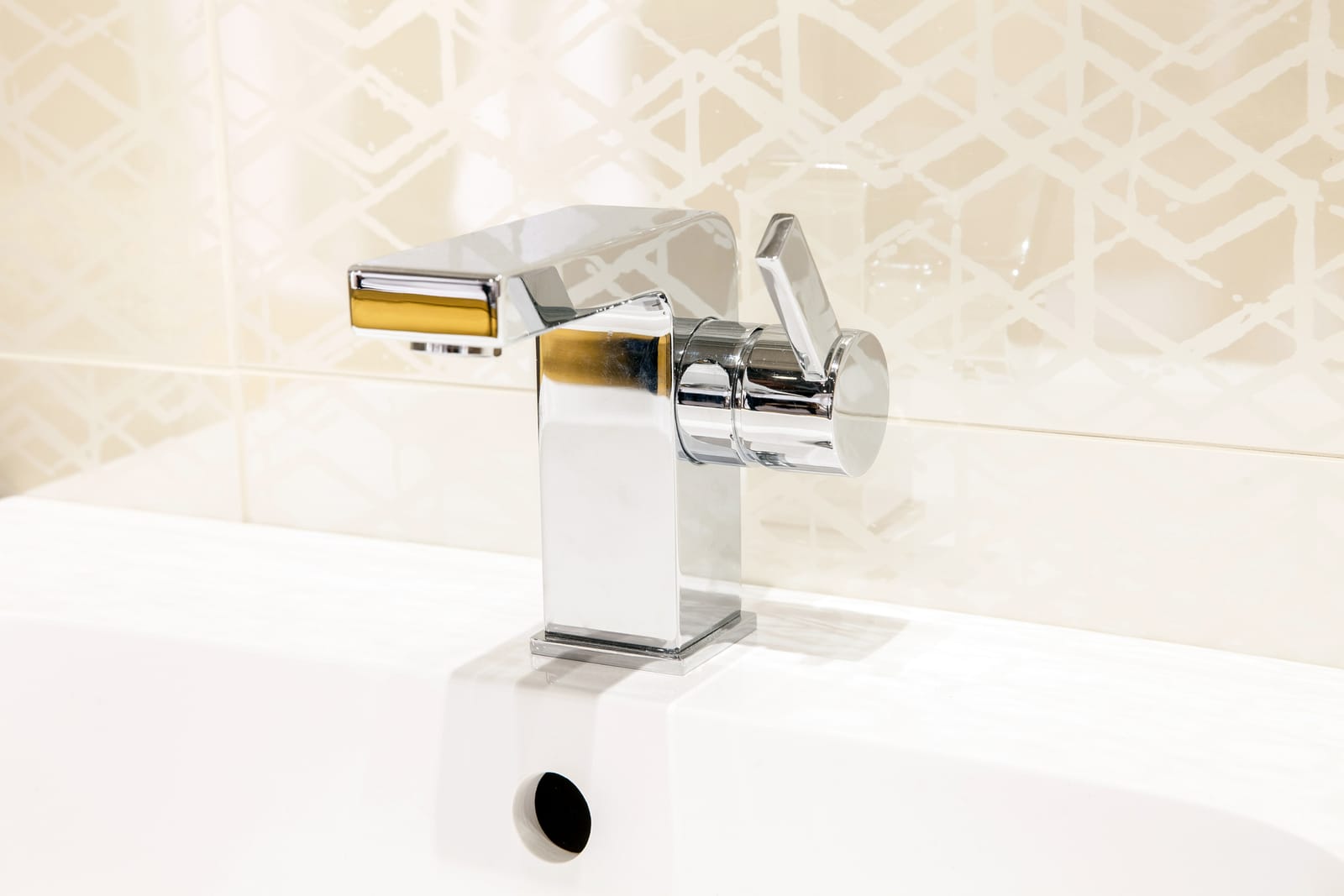 Modern chrome bathroom faucet